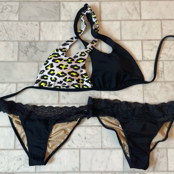 Ravish Sands Bikini - Picture 1 of 1